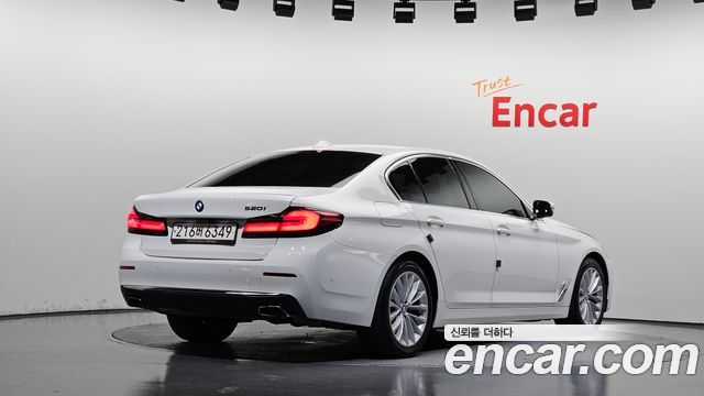BMW 5-Series 2021 — photo 2