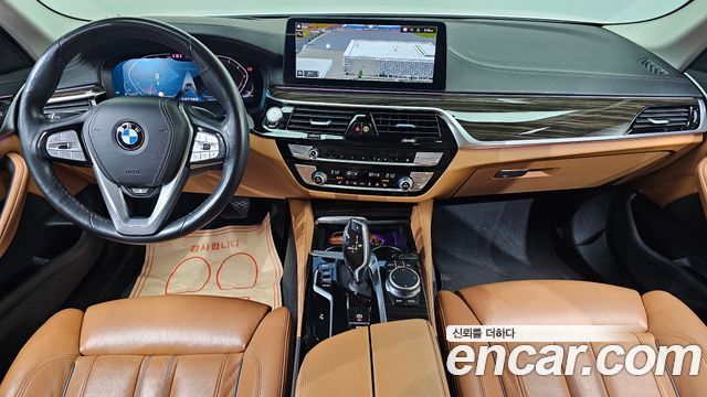 BMW 5-Series 2021 — photo 10