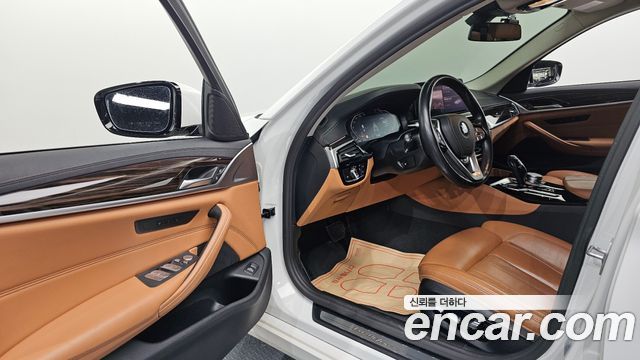 BMW 5-Series 2021 — photo 13