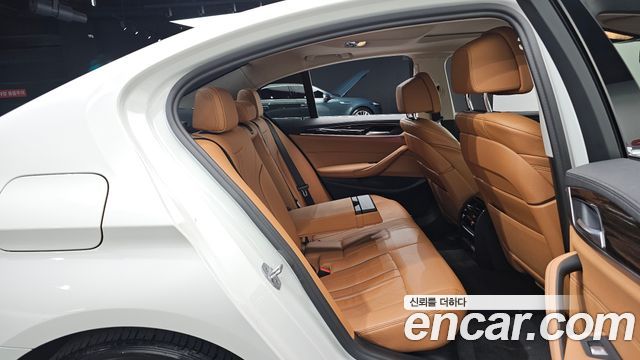BMW 5-Series 2021 — photo 17