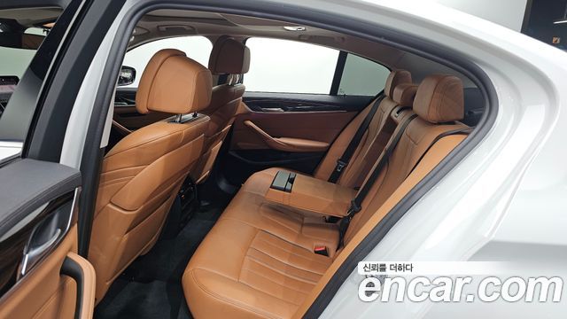BMW 5-Series 2021 — photo 18