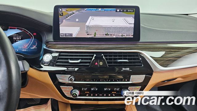 BMW 5-Series 2021 — photo 19