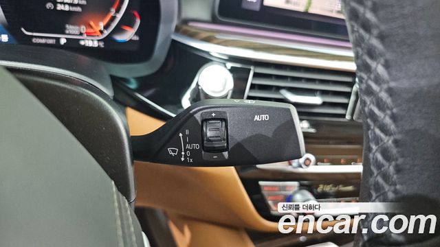 BMW 5-Series 2021 — photo 26