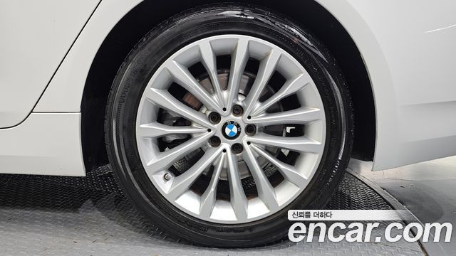 BMW 5-Series 2021 — photo 7