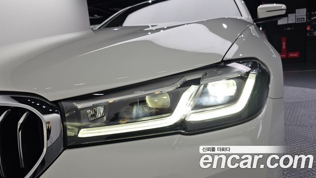 BMW 5-Series 2021 — photo 8