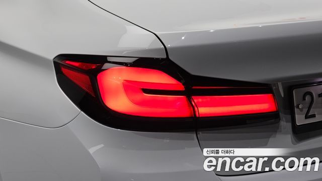 BMW 5-Series 2021 — photo 9