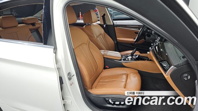 BMW 5-Series 2021 — photo 16