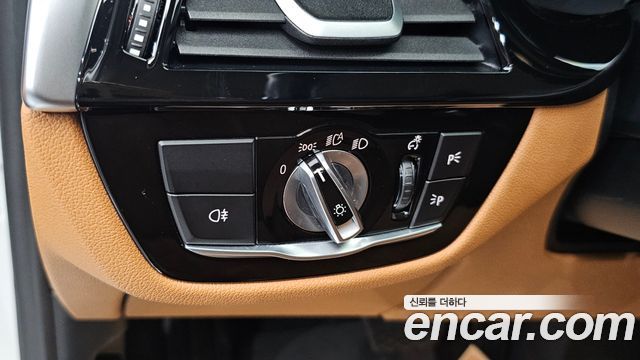 BMW 5-Series 2021 — photo 28
