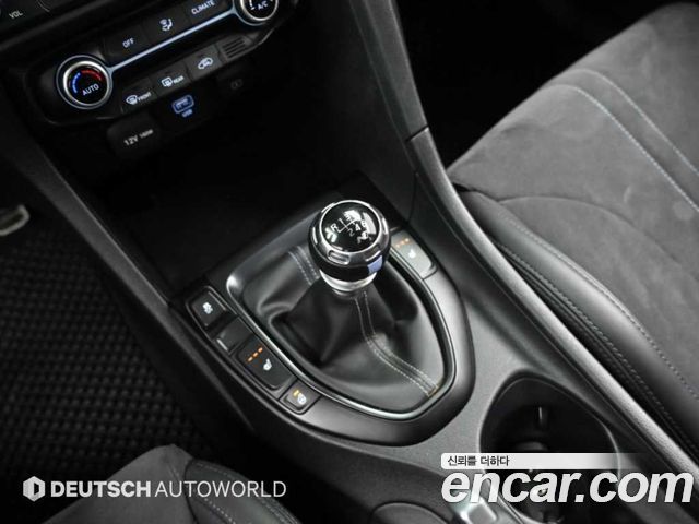Hyundai Veloster 2022 — photo 9