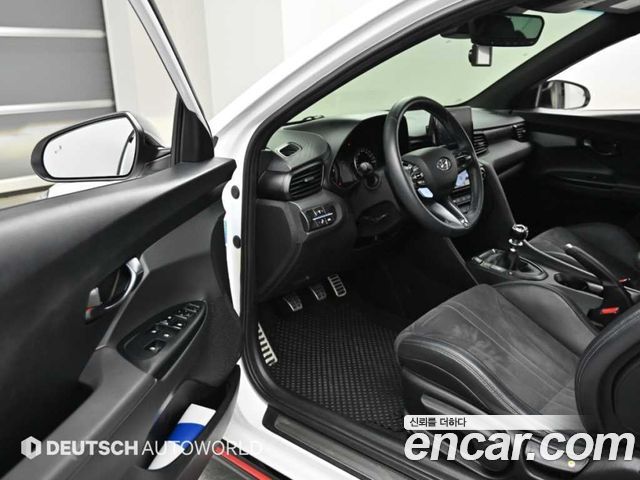 Hyundai Veloster 2022 — photo 11