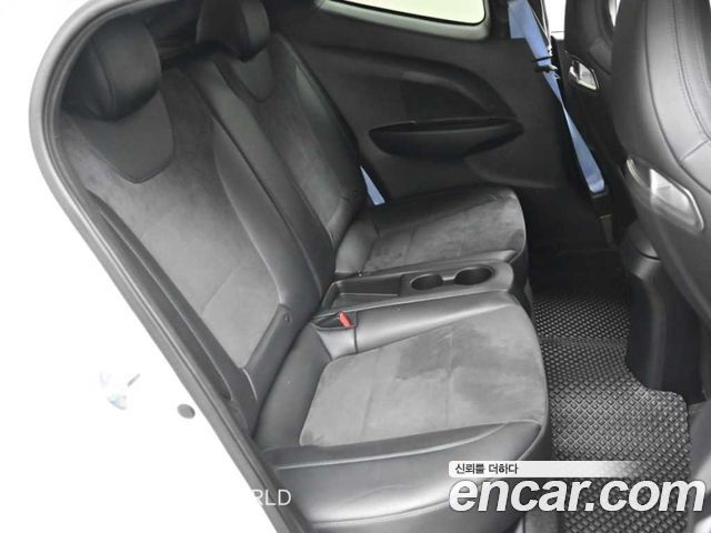 Hyundai Veloster 2022 — photo 12