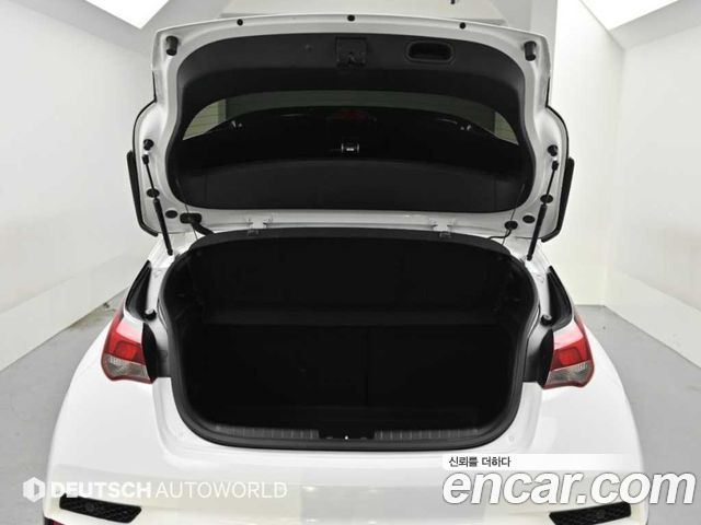 Hyundai Veloster 2022 — photo 19