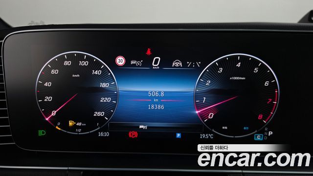Mercedes-Benz GLE-Class 2025 — photo 11