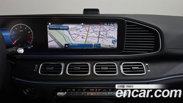 Mercedes-Benz GLE-Class 2025 — photo 18