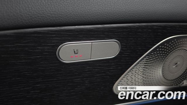 Mercedes-Benz GLE-Class 2025 — photo 28