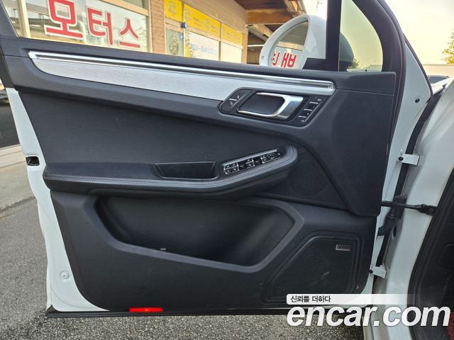 Porsche Macan 2015 — photo 8