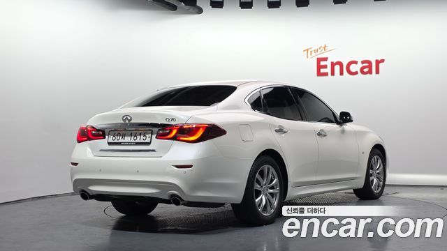 Infiniti Q70 2019 — photo 2