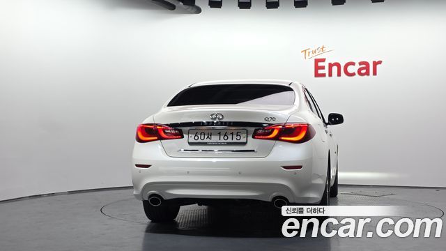 Infiniti Q70 2019 — photo 4