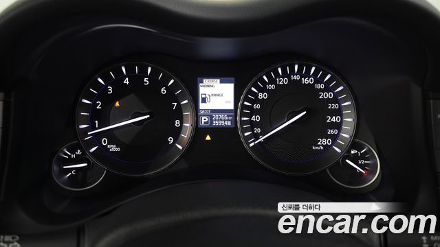 Infiniti Q70 2019 — photo 11