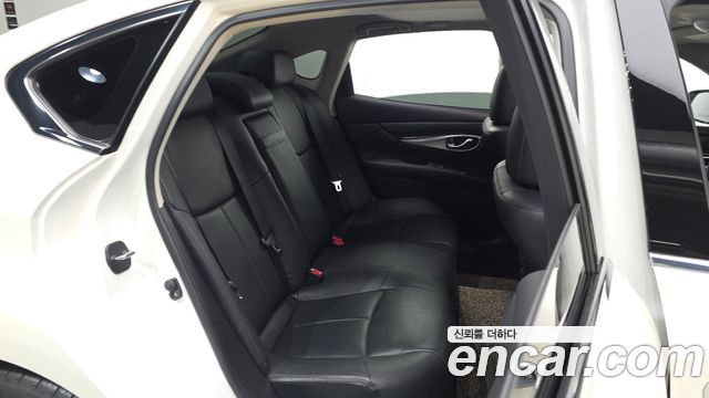 Infiniti Q70 2019 — photo 17