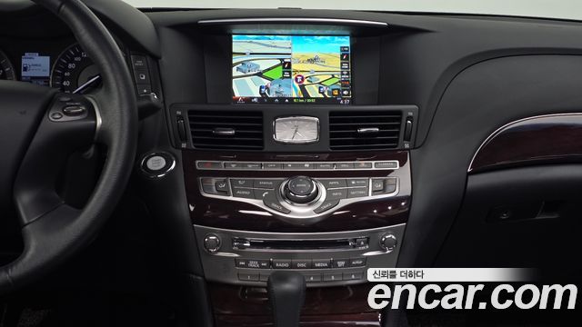 Infiniti Q70 2019 — photo 19