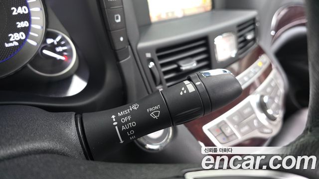 Infiniti Q70 2019 — photo 24