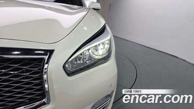 Infiniti Q70 2019 — photo 8