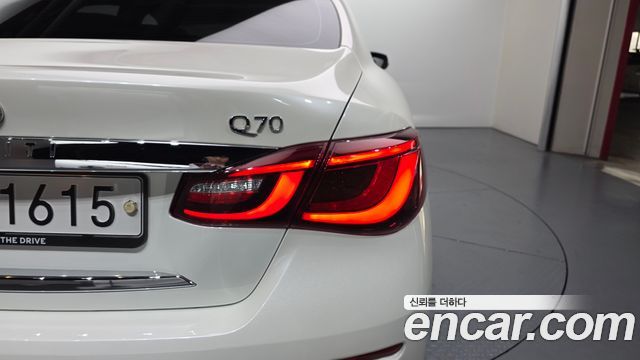 Infiniti Q70 2019 — photo 9
