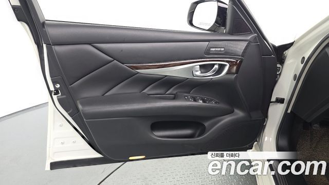 Infiniti Q70 2019 — photo 14
