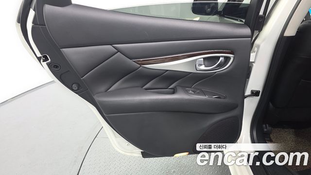 Infiniti Q70 2019 — photo 15