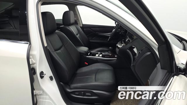 Infiniti Q70 2019 — photo 16