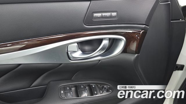 Infiniti Q70 2019 — photo 30