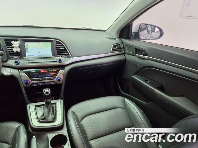 Hyundai AVANTE 2016 — photo 9