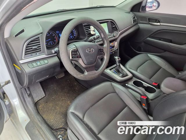 Hyundai AVANTE 2016 — photo 10