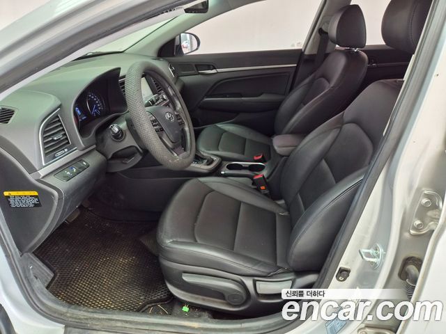 Hyundai AVANTE 2016 — photo 12