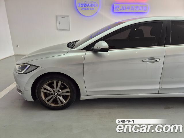 Hyundai AVANTE 2016 — photo 14