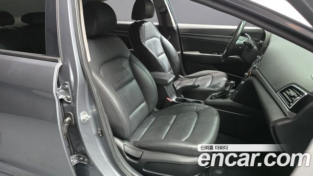 Hyundai AVANTE 2016 — photo 12