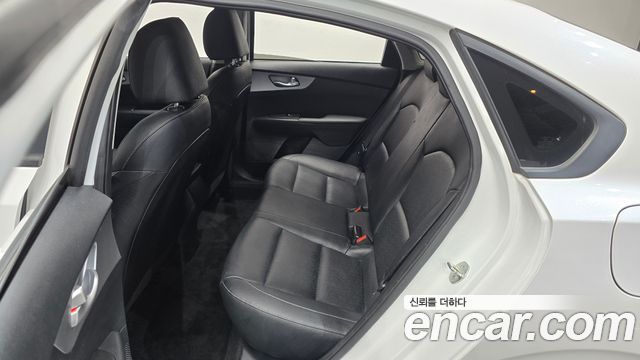 Kia K3 2023 — photo 12