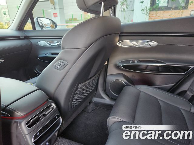 Genesis GV70 2023 — photo 17