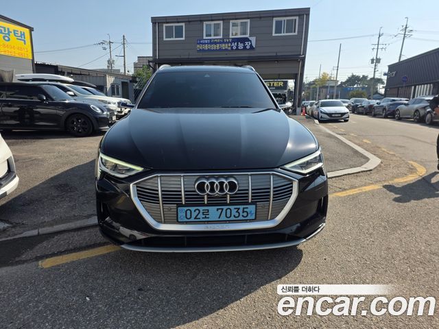 Audi e-tron 2020 — photo 1