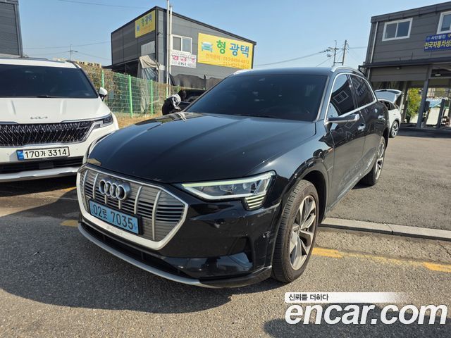 Audi e-tron 2020 — photo 2