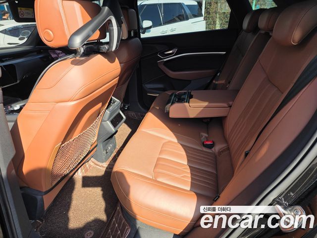 Audi e-tron 2020 — photo 6
