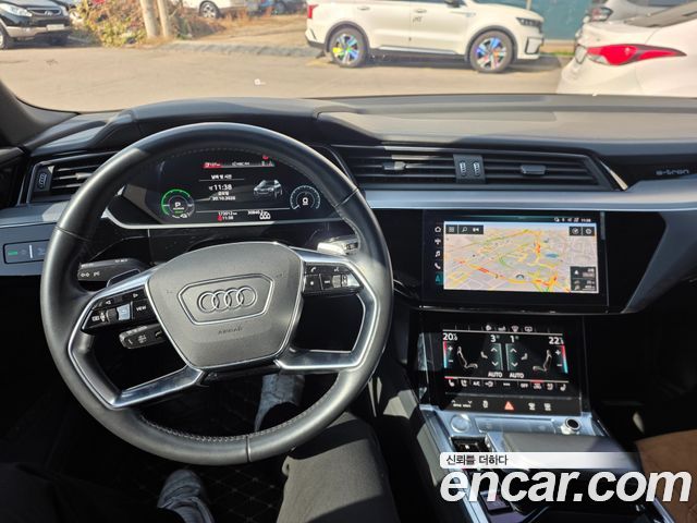 Audi e-tron 2020 — photo 8