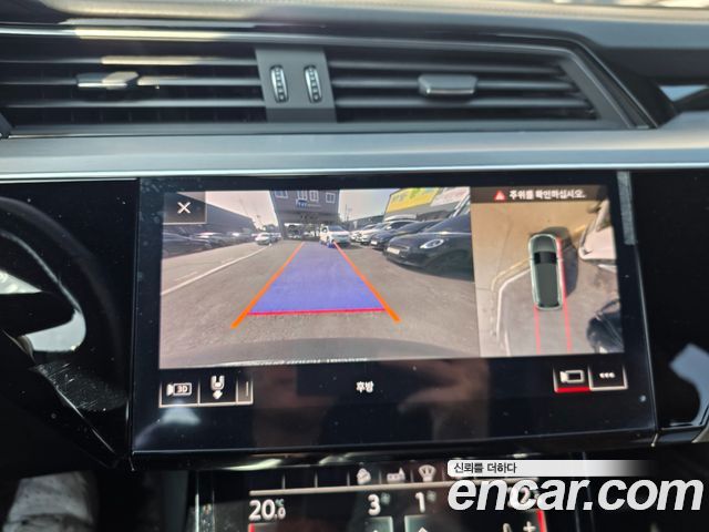 Audi e-tron 2020 — photo 10