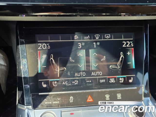 Audi e-tron 2020 — photo 11