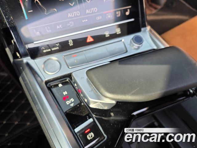 Audi e-tron 2020 — photo 12