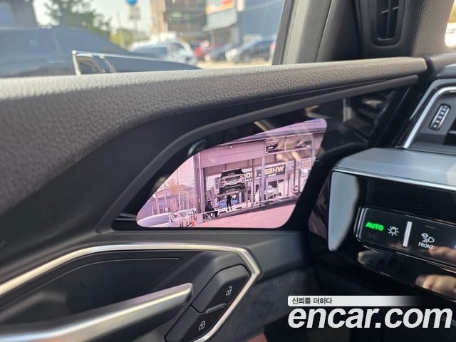 Audi e-tron 2020 — photo 13