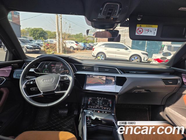 Audi e-tron 2020 — photo 14