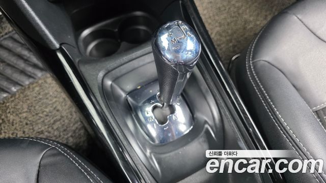 Peugeot 2008 2016 — photo 9