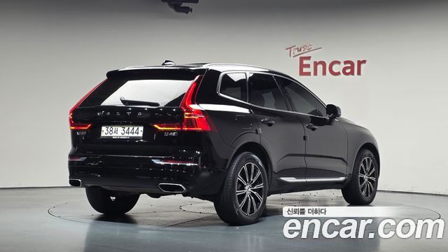 Volvo XC60 2018 — photo 2